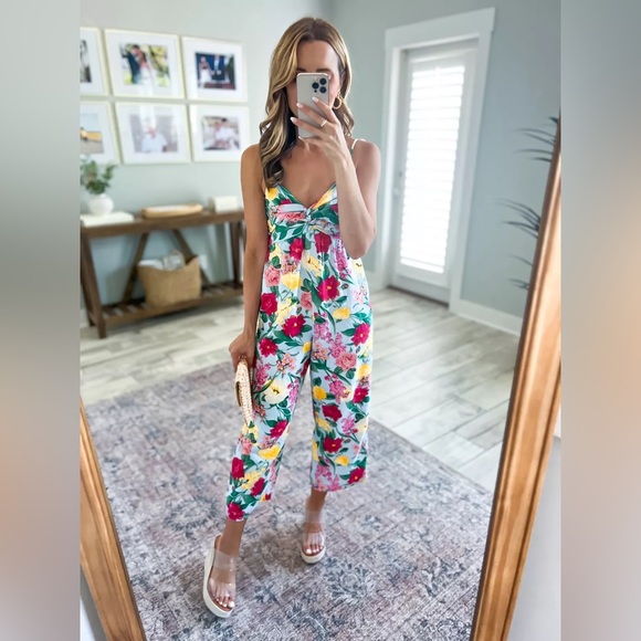 Old Navy MultiFloral Tie-Shoulder Cropped Twist-Front Jumpsuit Linen Blend - Picture 6 of 16